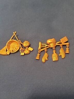 Duracraft Gold-Tone Culinary & Cleaning Charm Brooch Set